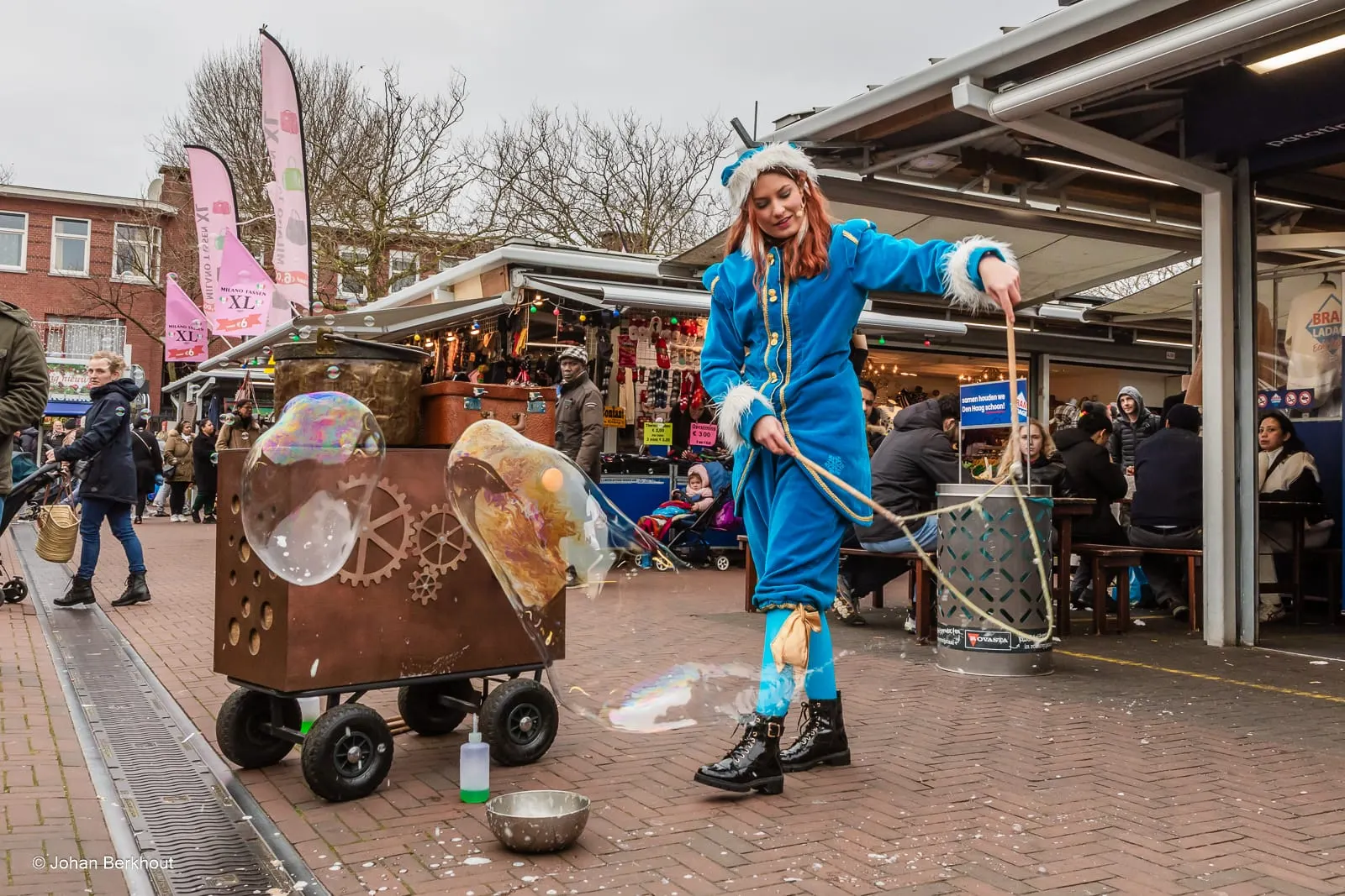 Straattheater met Kerstelf Straattheater met Kerstelf
